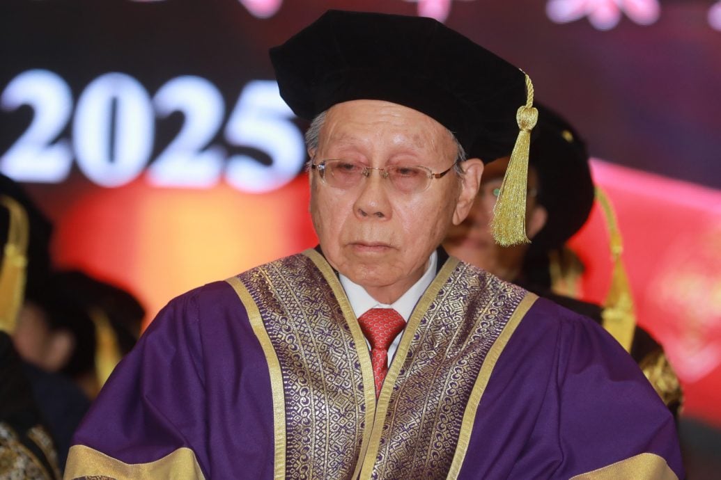 拉曼理工大学2025毕业典礼 黄家定郑亚历获颁荣誉博士