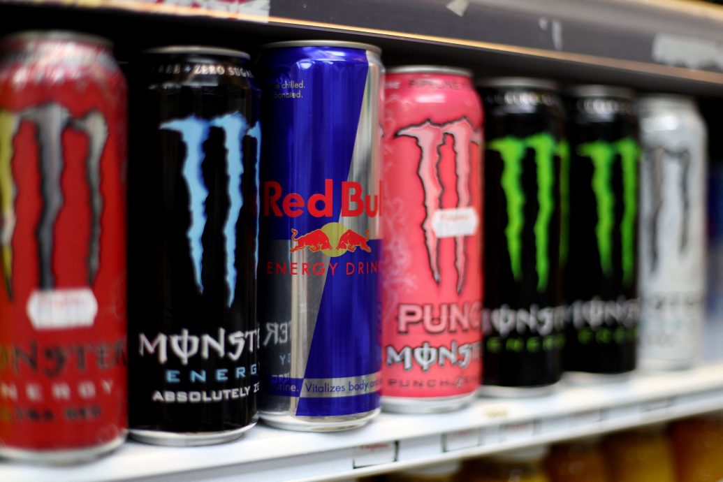 拚图)英拟立法禁售能量饮品予未满16岁者