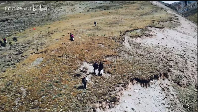 拚图)蔡国强烟火“炸山” 博主揭藏民捡垃圾、野生动物惊逃