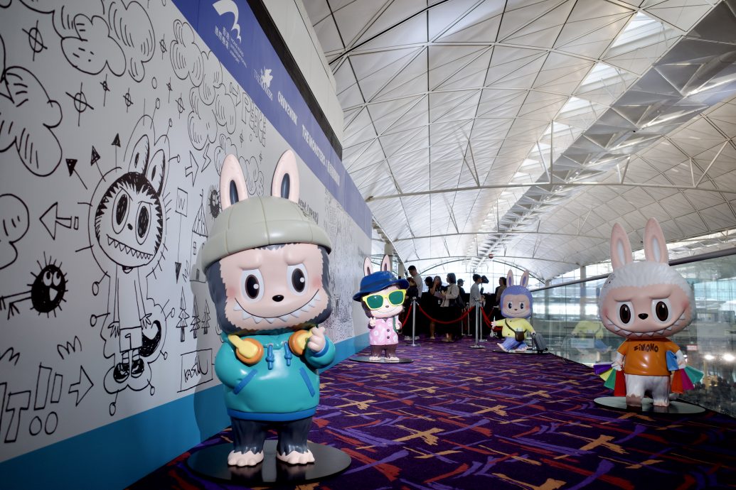 拼盘 3图 未签   7公尺高特别版“LABUBU”亮相香港国际机场