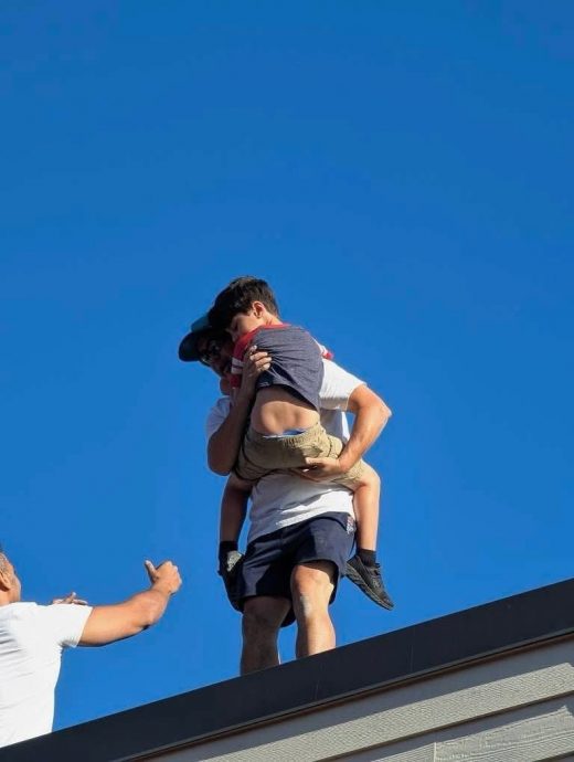 拼盘 宾州巧克力主题公园惊险一幕: 误闯高空轨道男童获救