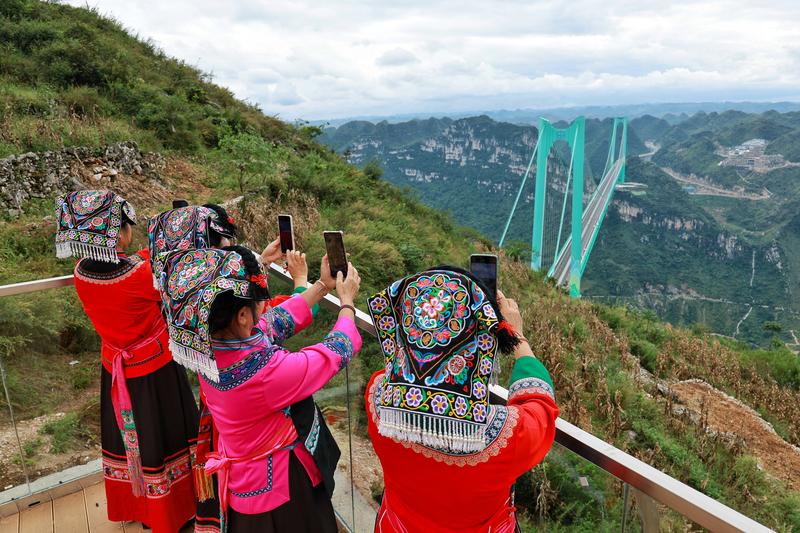 拼盘∕世界第一高桥通车 跨越“地球裂缝”2小时路程减至2分钟