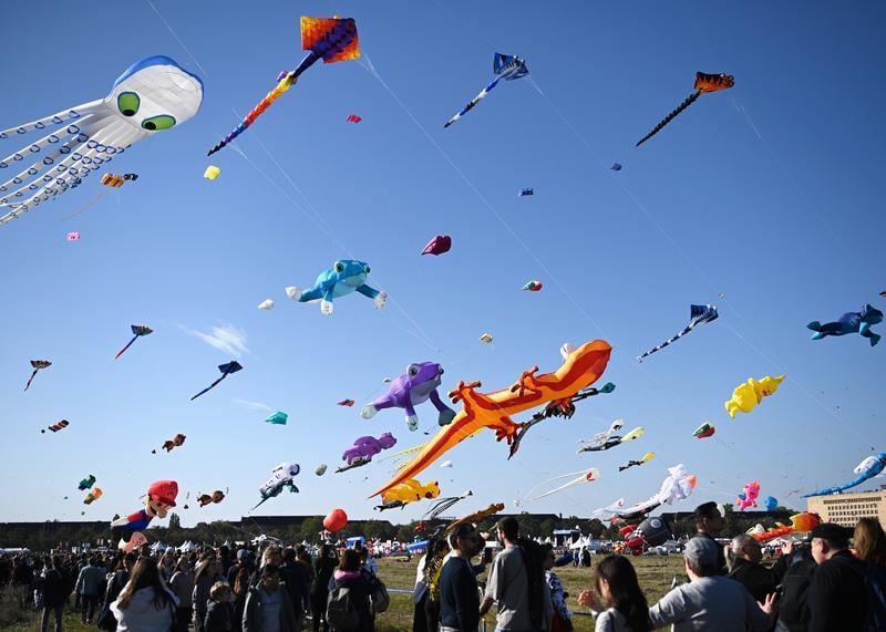 拼盘∕德国柏林巨型风筝节 50公尺风筝飞天 吸引10万人观看