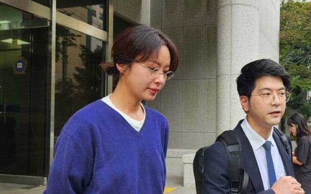 挪用公款案被判缓刑4年 黄正音当庭落泪