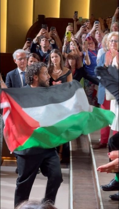 挺巴电影首映赢24分钟掌声 创下威尼斯影展纪录