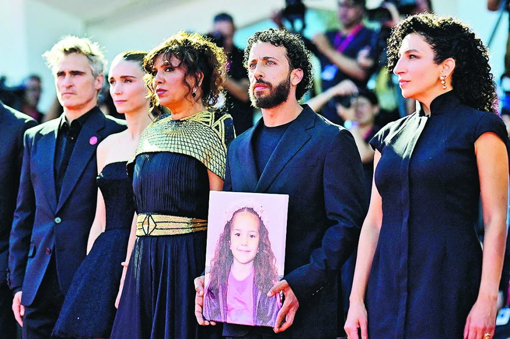 挺巴电影首映赢24分钟掌声 创下威尼斯影展纪录