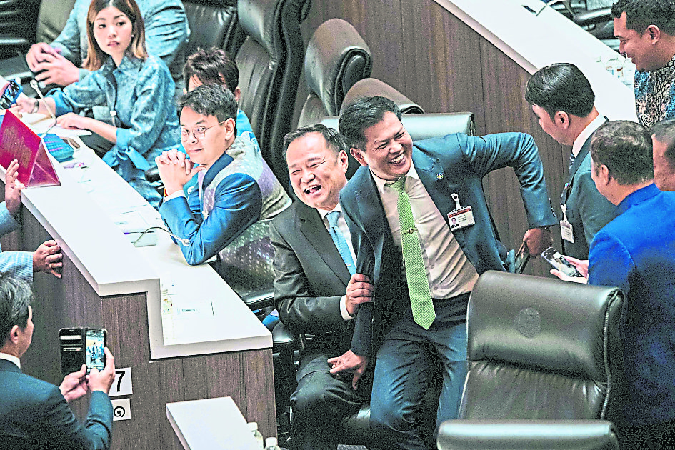 换文，二合一，此做天下事主文) 分析 与人民党各有盘算 阿努廷内阁不稳固  