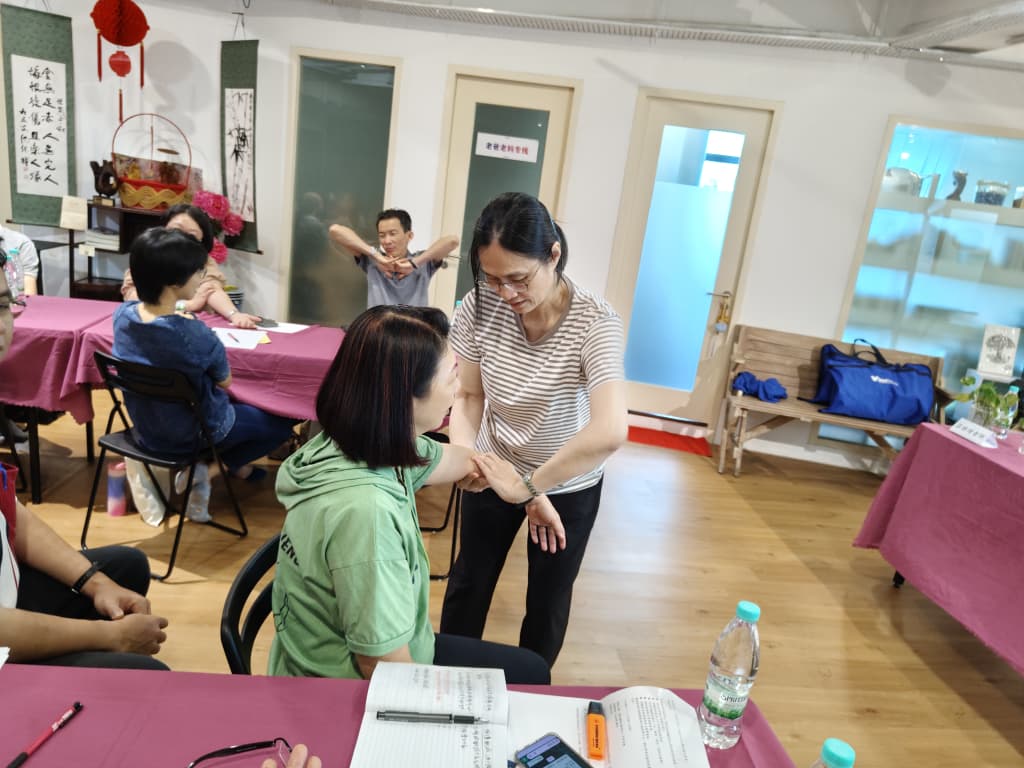 掌握照护技能，有利长者与照护者健康安全！