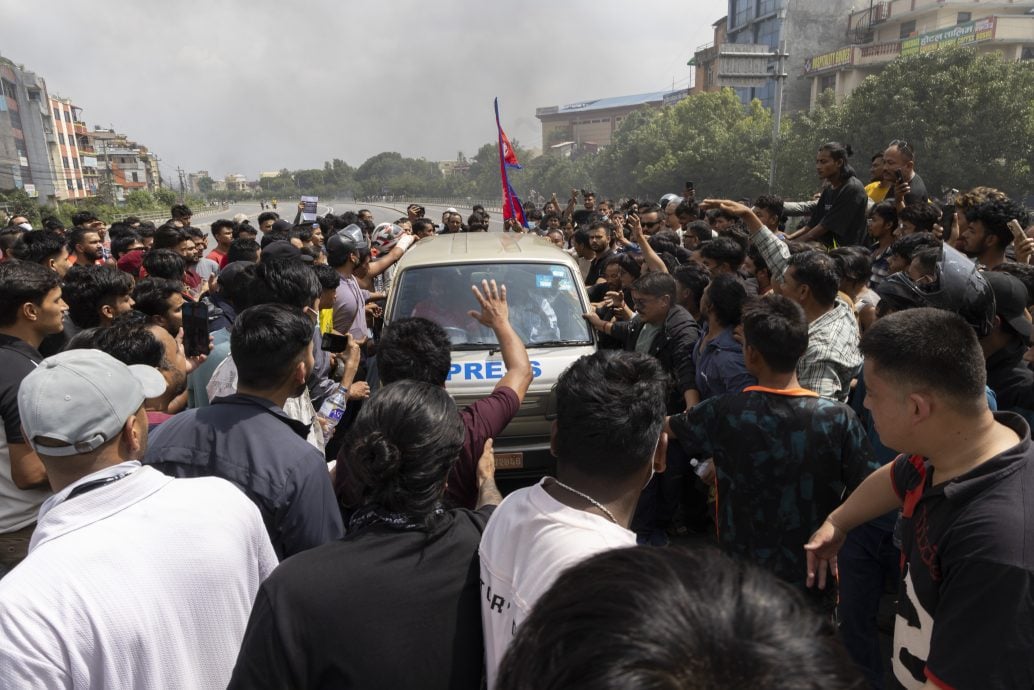 撤社媒禁令未能平民愤