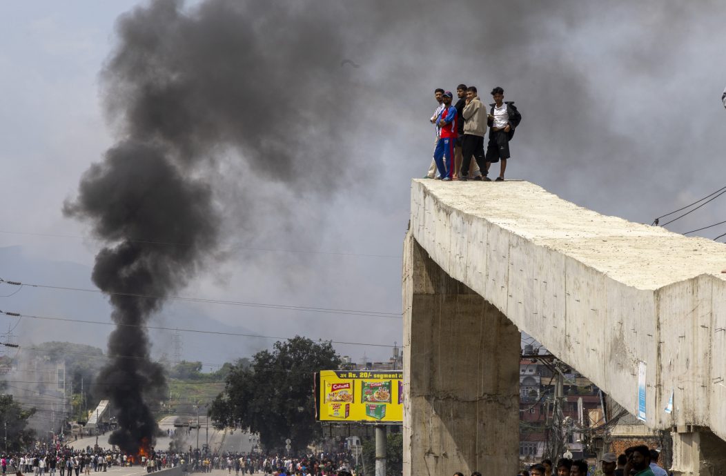 撤社媒禁令未能平民愤