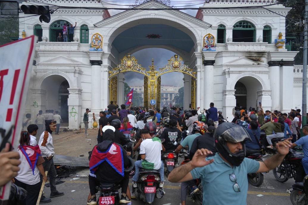 撤社媒禁令未能平民愤