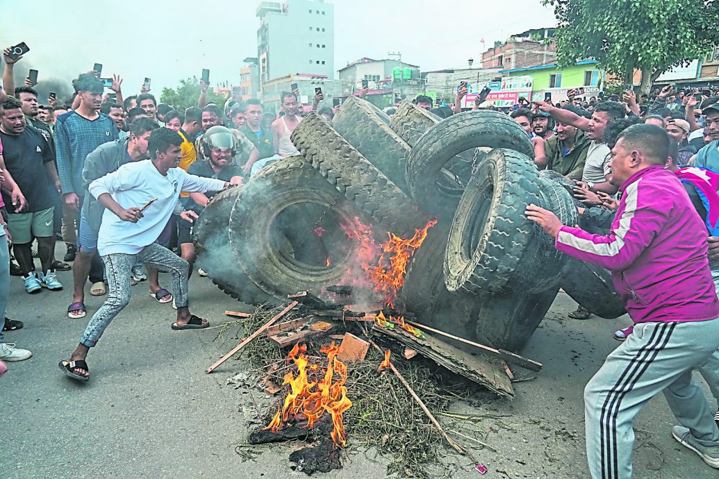 撤社媒禁令未能平民愤