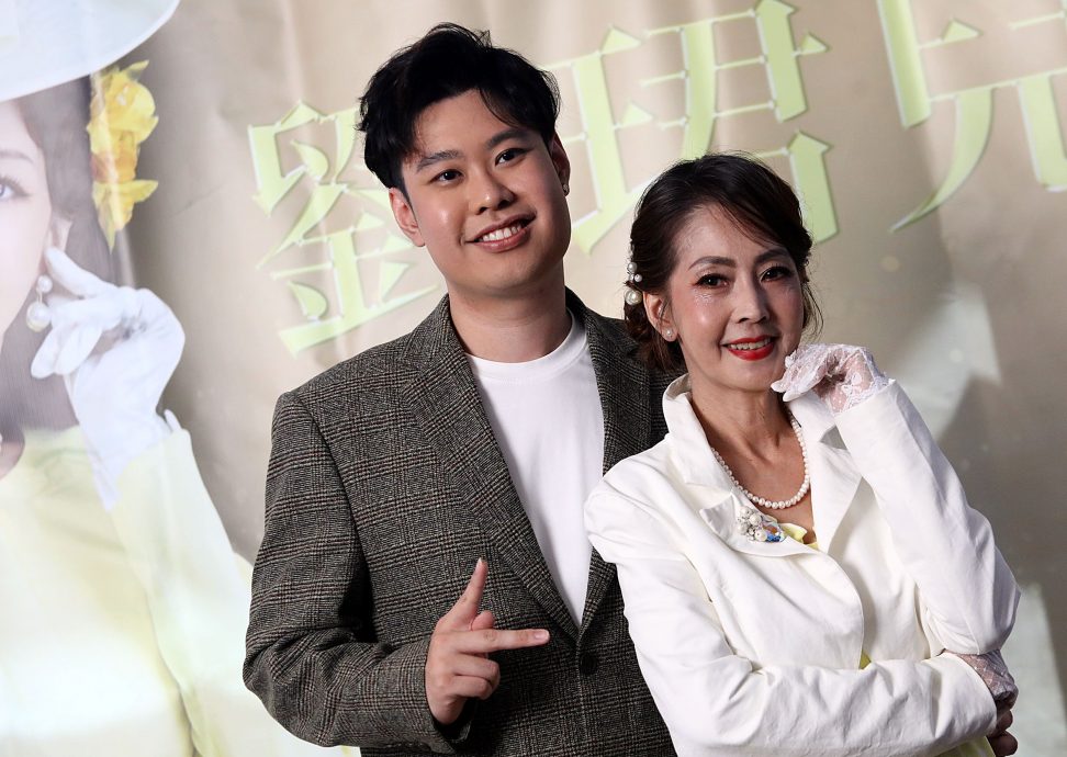 新歌亲自填词写母爱 刘珺儿出动全家拍MV