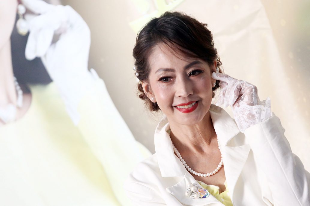 新歌亲自填词写母爱 刘珺儿出动全家拍MV