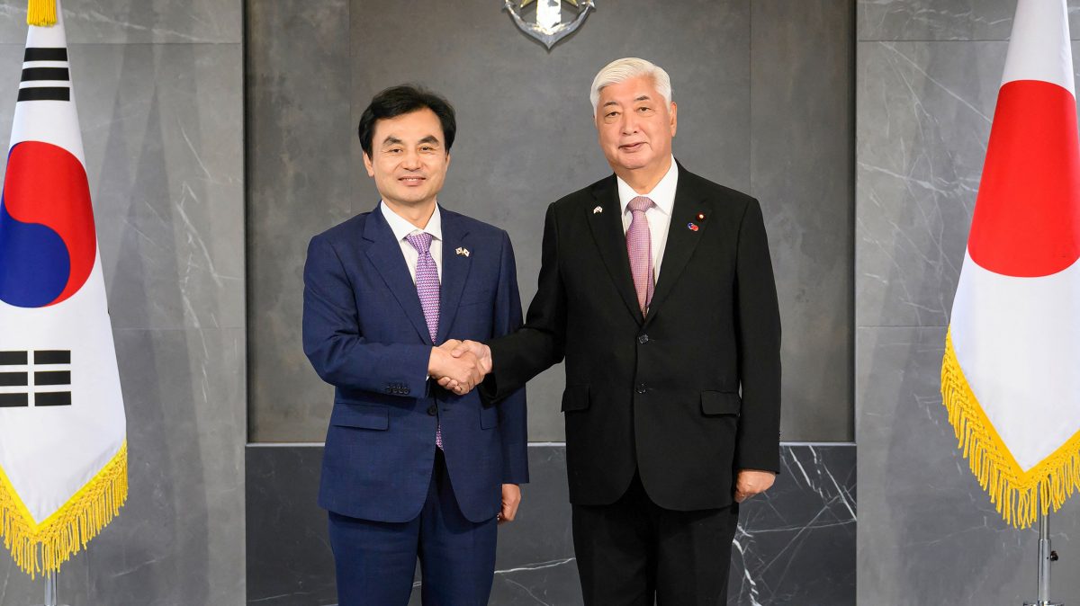 日韩防长同意开展互访及定期会谈 确认推进日美韩合作