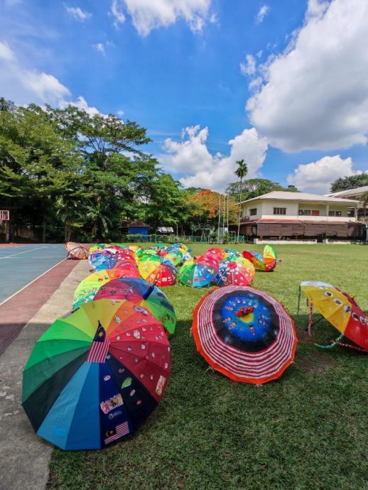 早报可做头//大都会-（主文）吉隆坡坤成华小举办国庆庆典/5图