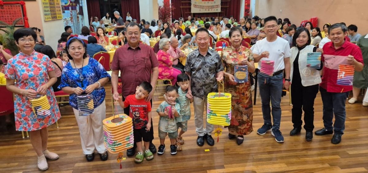 早报头（大都会）巴生客家公会和惠州会馆妇女康乐组联办中秋唱歌比赛