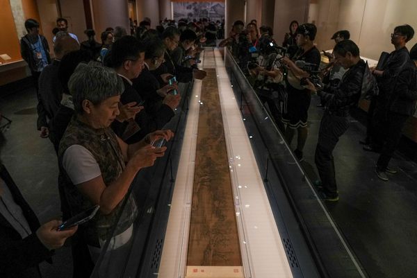 时隔10年再展出! 张择端《清明上河图》亮相北京故宫百年展