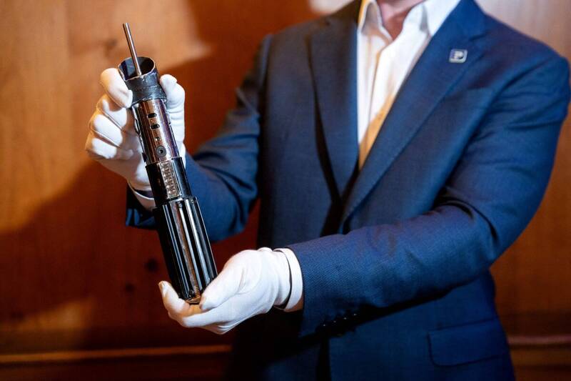 星际大战黑武士光剑 拍卖成交价逾1500万