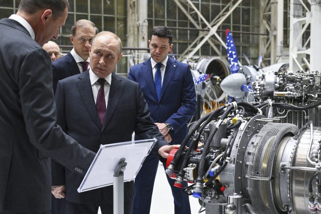 普汀敦促俄航太业界 持续推进火箭引擎研发