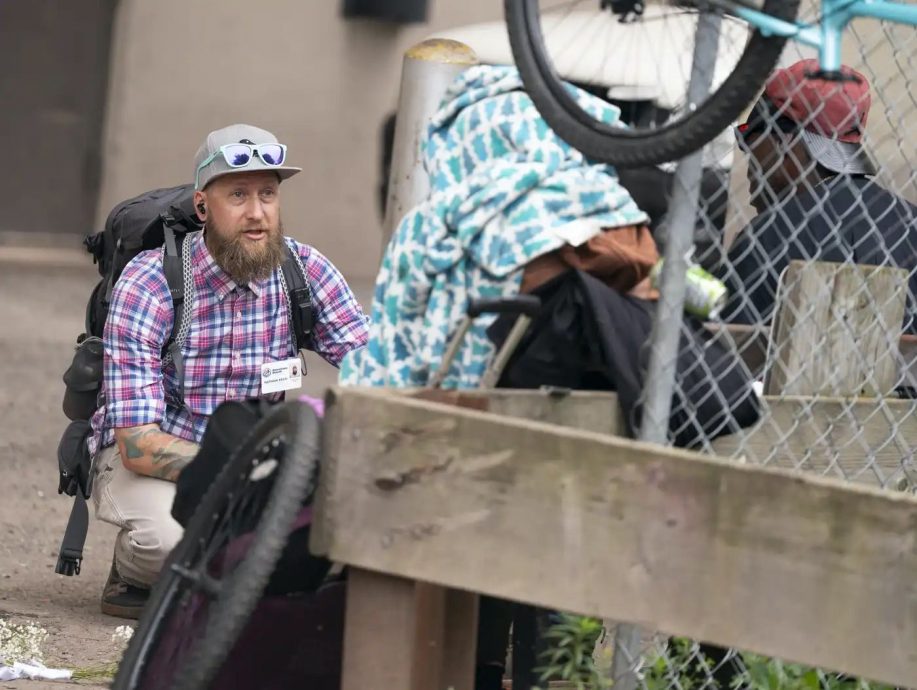 暖势力 社工每日徒步近20公里 为流浪者点亮希望之光