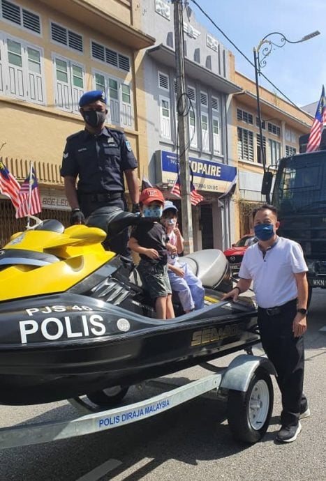 暖势力：中医师何国忠每年都看国庆游行