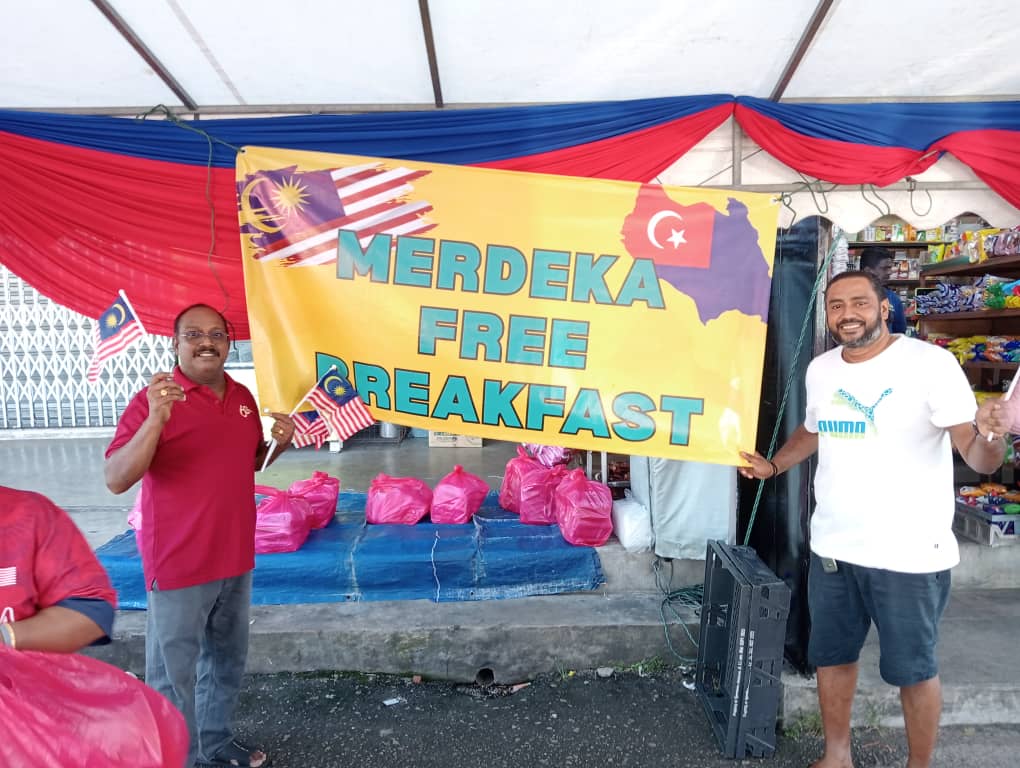 暖势力:士姑来皇后花园印裔报贩 国庆日免费派早餐