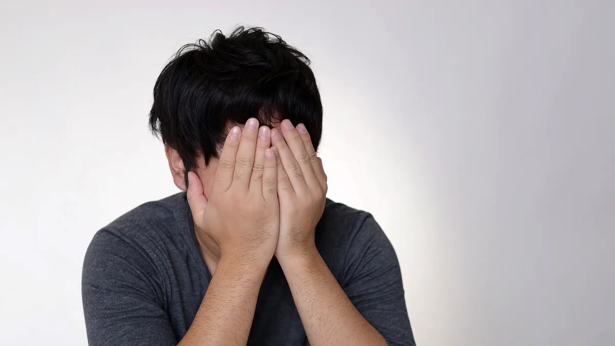 更衣室换衣遭女子误闯看光 男子申诉不满反被怼“赚了”