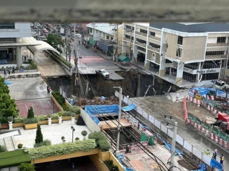 曼谷惊现骇人天坑!医院门口塌陷深不见底 深达50公尺