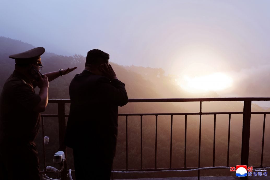 朝鲜进行新型洲际导弹碳纤维固体发动机点火试验 金正恩观摩