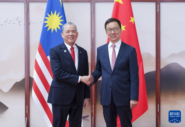 未上网)韩正会见法迪拉