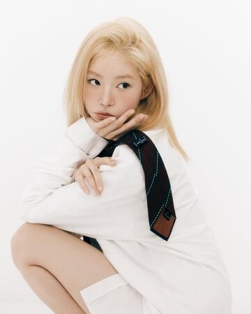 权律圈外妻身分曝光 高颜值神似刘亦菲