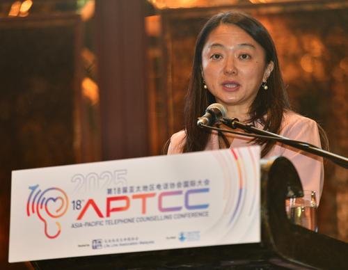 杨巧双:线上治疗与热线助青年摆脱成瘾问题