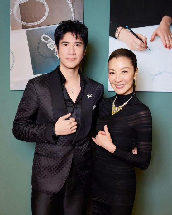 杨紫琼获马龙送亲签球拍 王力宏被追问绯闻当下封口