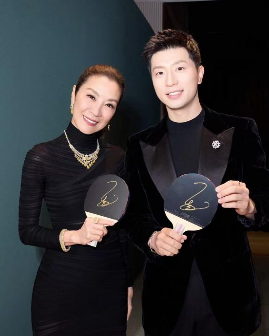 杨紫琼获马龙送亲签球拍 王力宏被追问绯闻当下封口