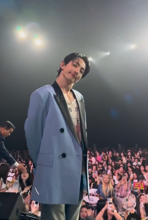 杭州见面会“被逼营业12小时”　李洙赫没签完不准走	