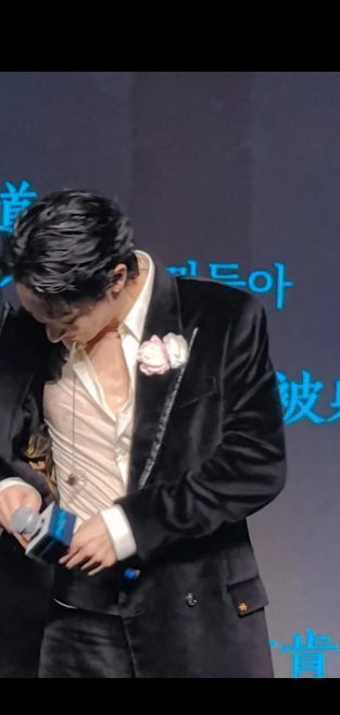 杭州见面会“被逼营业12小时”　李洙赫没签完不准走	