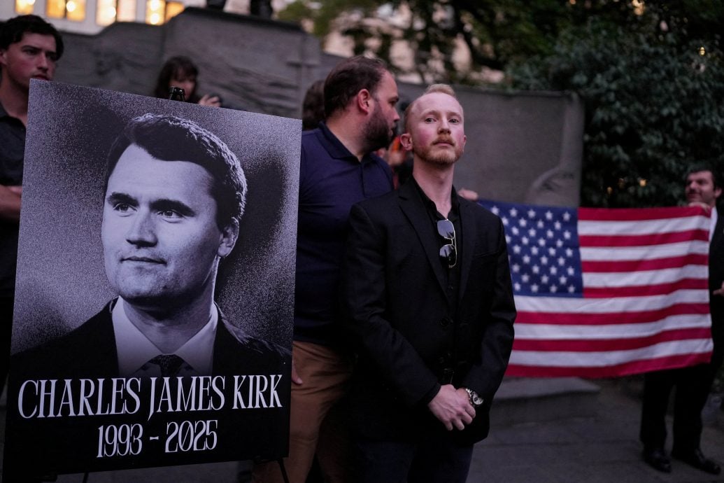 枪击特朗普盟友案发33小时凶嫌自首 曾批柯克“散播仇恨”