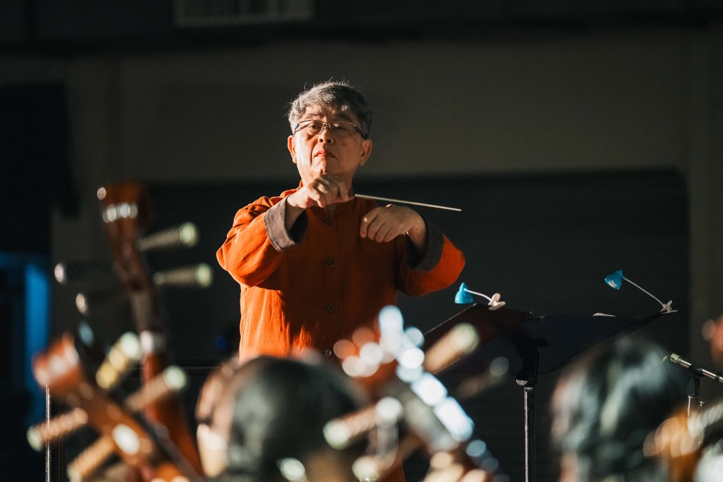 柔:新闻:蝙蝠城传来蝠城之音 銮中华乐团《山响鎏声》演奏会诉说家园故事