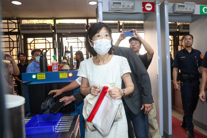 柯文哲京华城案969万令吉交保 下午赴北院戴电子脚镮后获释