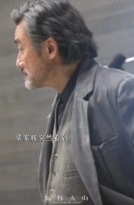 梁家辉化身摄影猛拍 金城武被拍笑得羞涩