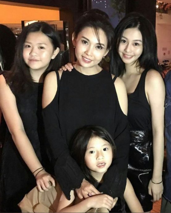 比姊姊沈月更像妈妈 沈日神复制邱淑贞美颜