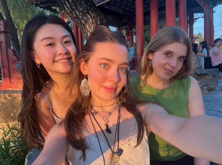 比姊姊沈月更像妈妈 沈日神复制邱淑贞美颜