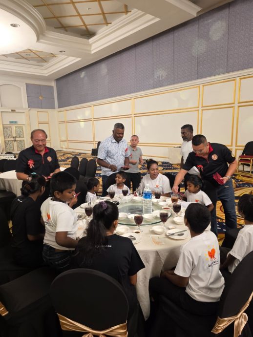 汝来商家联谊会盂兰胜会晚宴 竞标29福品筹获14.8万，善款回馈社区