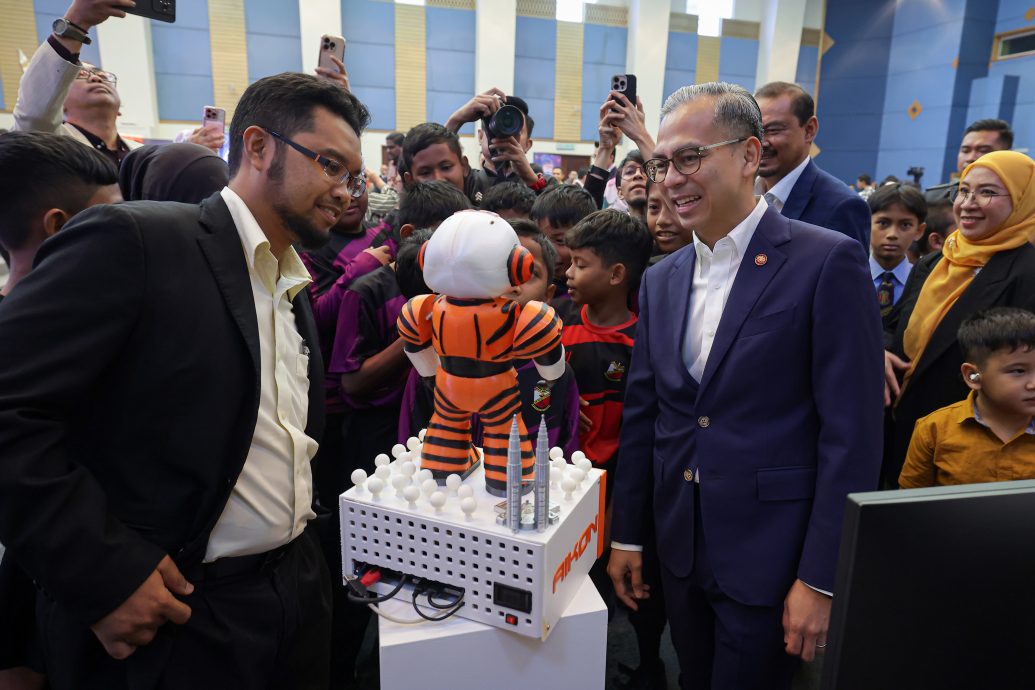 法米:拖延跟警方合作