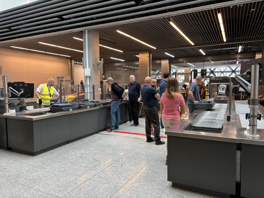 波兰克拉科夫机场废除100毫升液体限制　最多可带公升