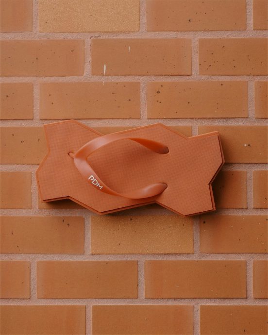 泰国“地砖拖鞋”大卖!真正“脚踏实地” 仅在建筑材料店出售