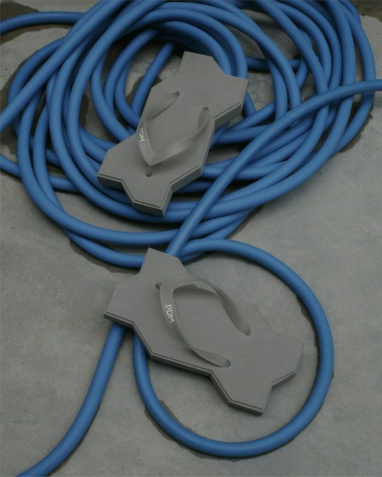 泰国“地砖拖鞋”大卖!真正“脚踏实地” 仅在建筑材料店出售