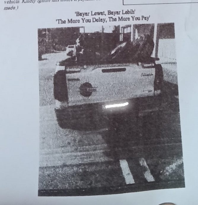 游子返乡车潮涌 万乐镇多车违停黄线挨罚单