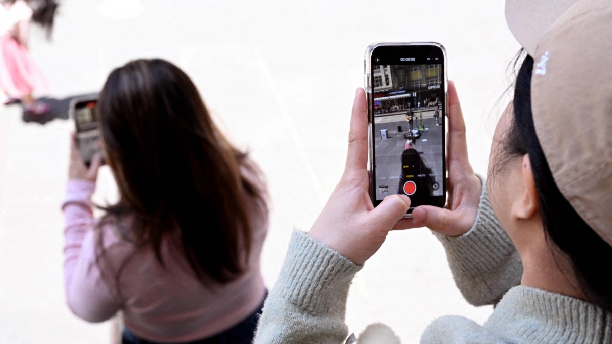 澳洲拟立法禁16岁以下少年用社媒 WhatsApp、Twitch等平台入列